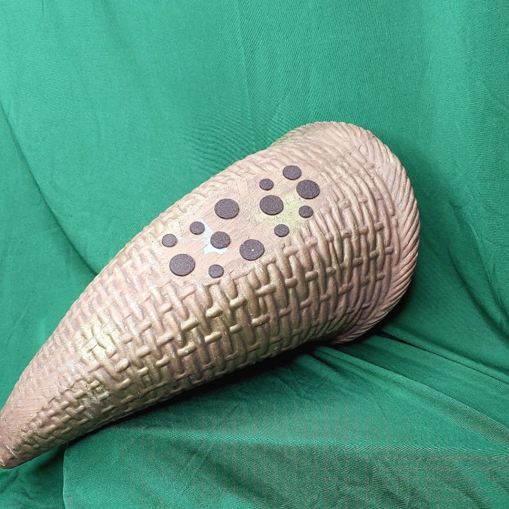 Cornucopia vase/container - Picture 10 of 11
